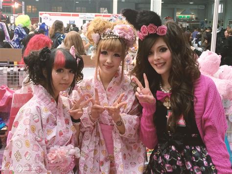 agejō|Agejo Gyaru on the Catwalk at Hyper Japan! .